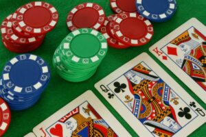 Người chơi cần tìm hiểu để nắm vững thứ hạng tay bài poker đổi thưởng